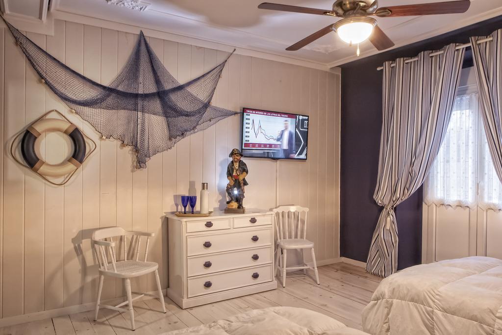 Hostal Boutique Puerta Del Sol توريلافيجا الغرفة الصورة