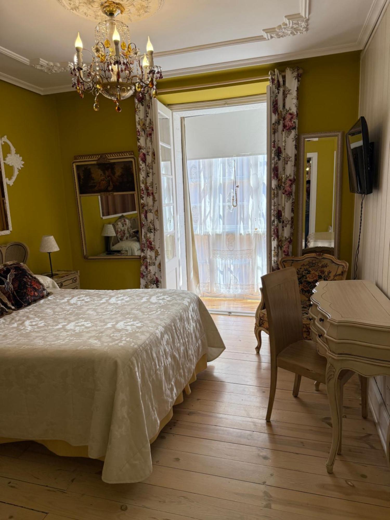 Hostal Boutique Puerta Del Sol توريلافيجا المظهر الخارجي الصورة